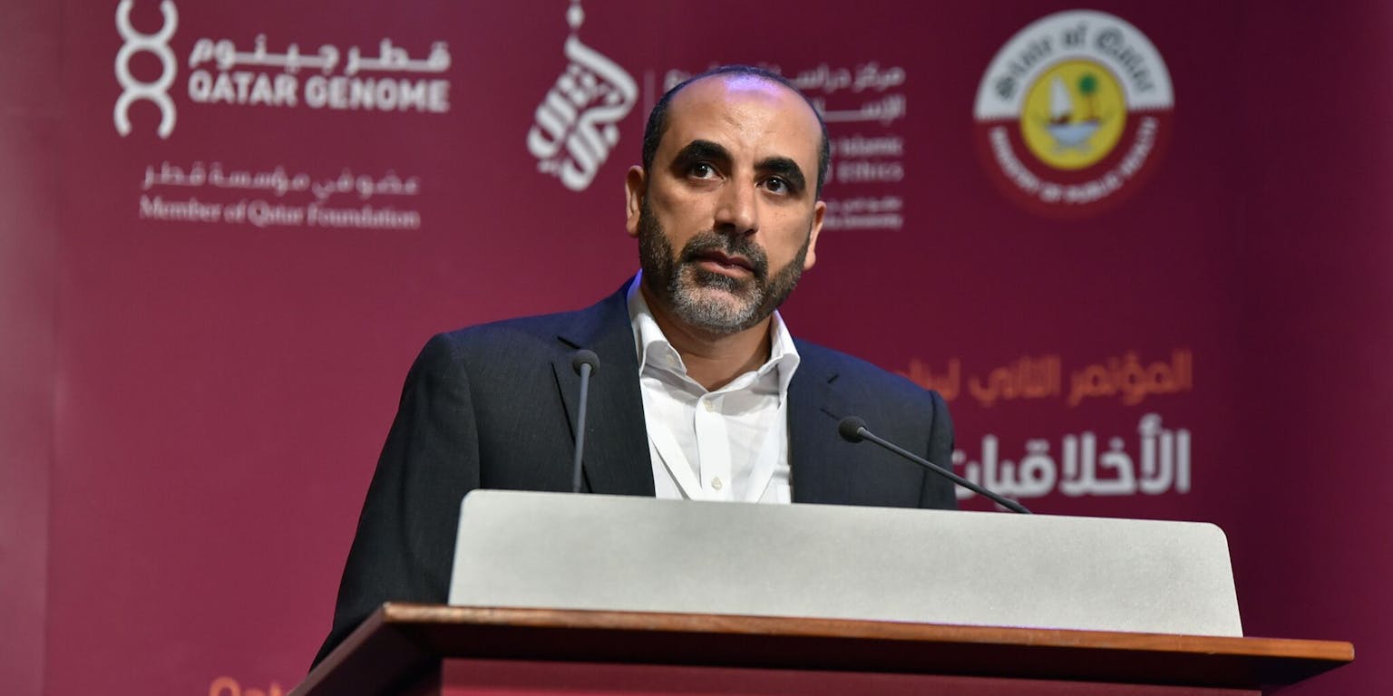 Een foto van hoogleraar Islam en Biomedische Ethiek Mohammed Ghaly.