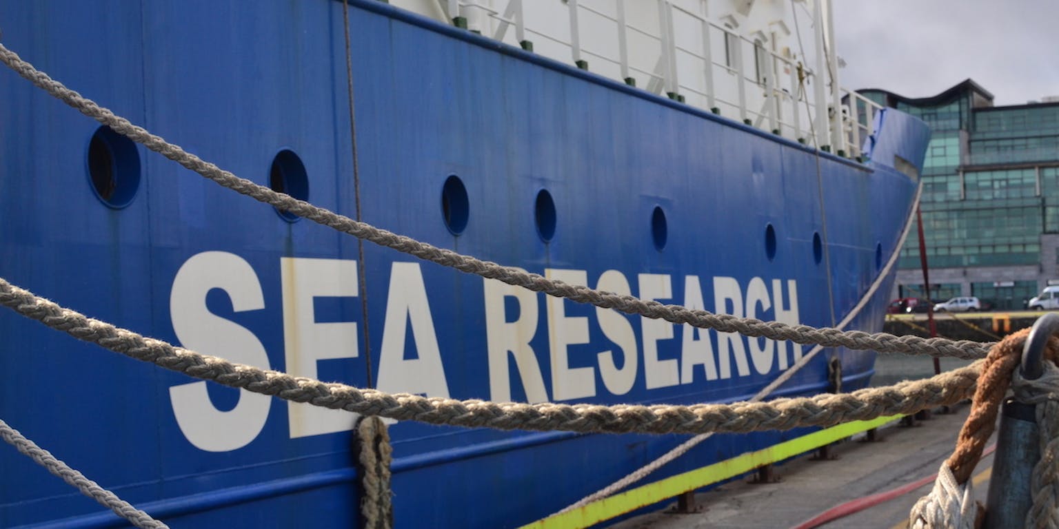 Een close-up van onderzoeksschip Pelagia.